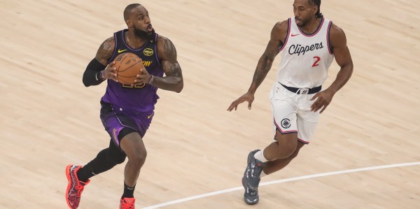 🥶名记：接近詹姆斯的消息人士称 他永远不会穿上快船球衣