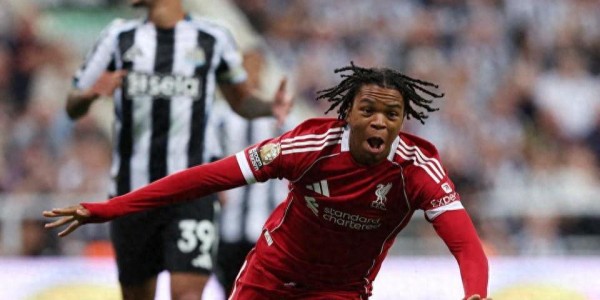 英超：16岁小将补时绝杀，助利物浦3-2惊险取胜