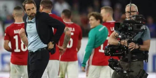 林良锋：索斯盖特，你见过哪堵“南”墙上有“门”？