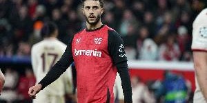 记者：埃尔莫索希望留在勒沃库森，药厂与罗马已安排谈判