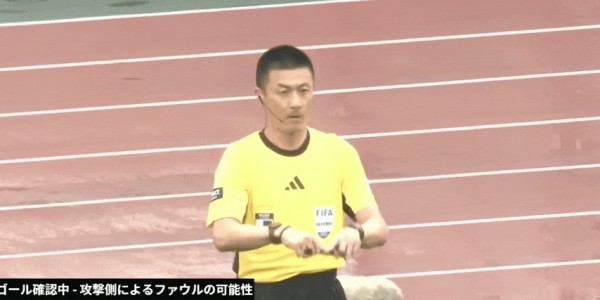 华体会在线登录-日本前国脚质疑傅明判罚：很奇怪，看起来碰撞没有这么激烈