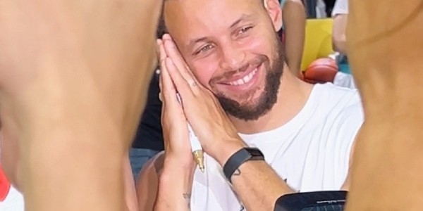 华体会hth官网入口-美女主播现场模仿库里招牌动作：晚安庆祝近在眼前