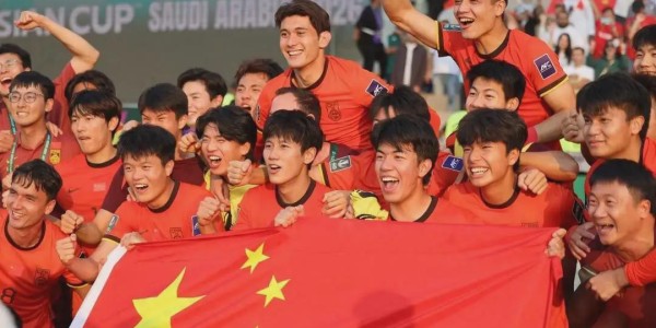 华体会在线登录-跪地道歉！越南队头号球星被打服，53岁安东尼奥找到日本队漏洞