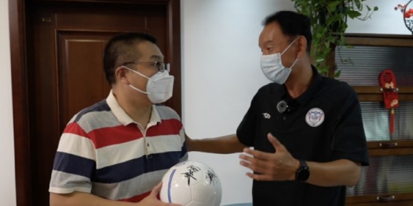 华体会hth官网入口-双向奔赴共战病魔 石家庄功夫队赴廊坊慰问白血病球迷丁胜