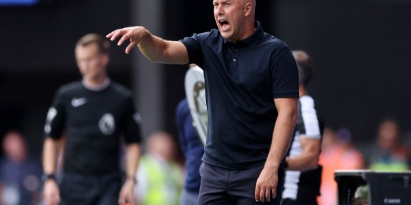 华体会体育登录入口-斯洛特：听卡拉格建议让比赛变得乏味 我觉得科纳特只是抽筋